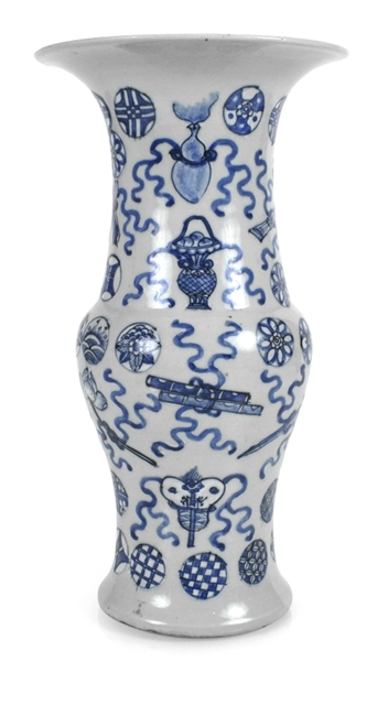 'Gu'-förmige Porzellanvase mit blau-weißem Dekor von Antiquitäten