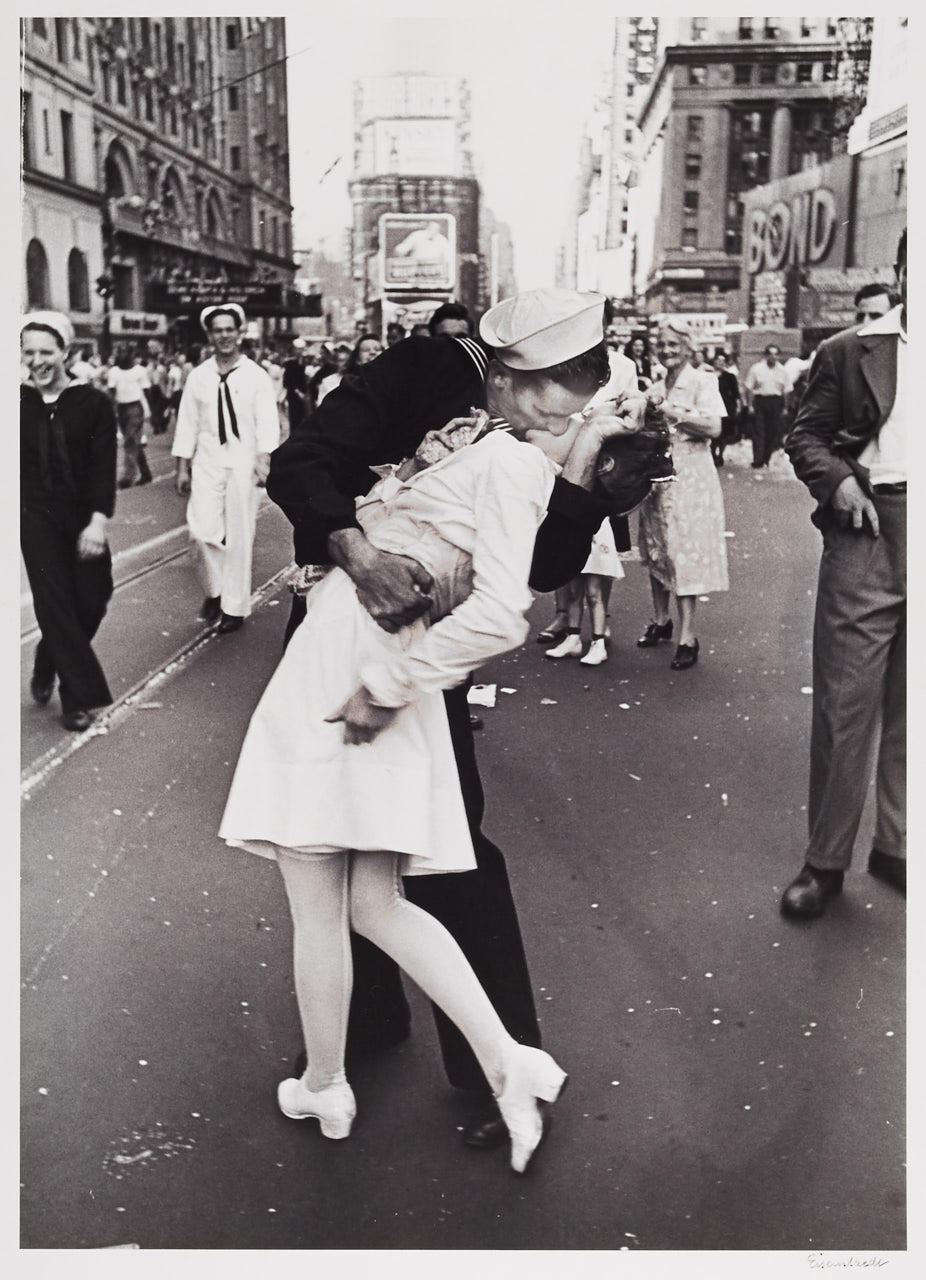 Blog -Der Kuss - die Geschichte eines weltbekannten Fotos - LotSearch